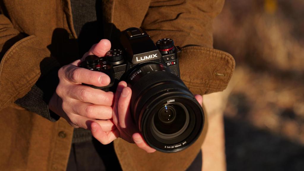 La cámara LUMIX S1 IIE