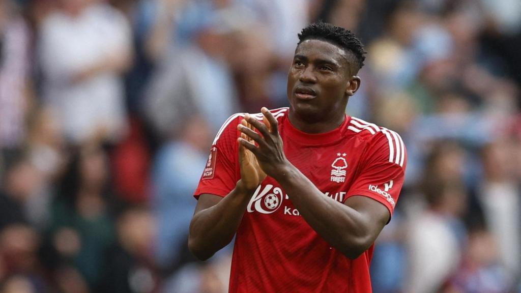 Taiwo Awoniyi, en un partido con el Nottingham Forest