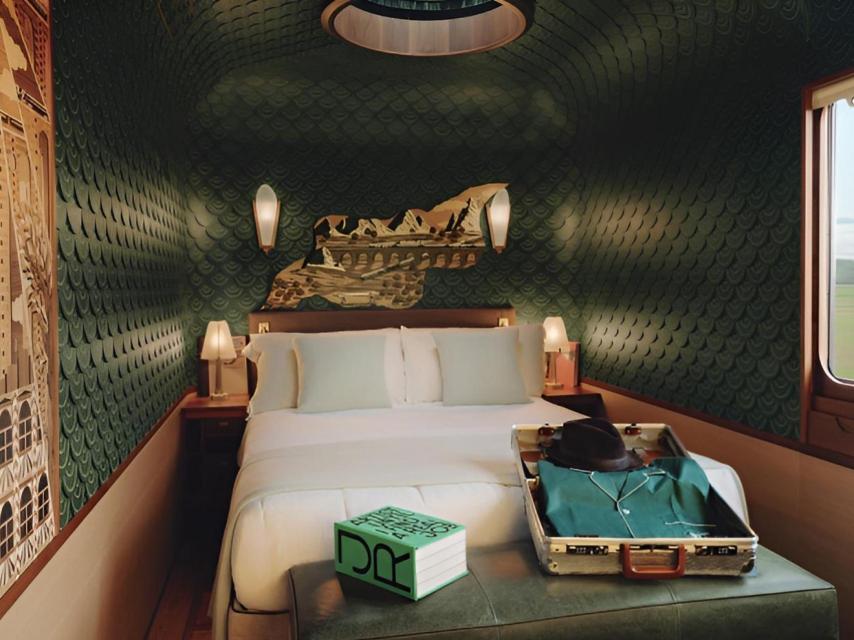 La suite del vagón  más exclusivo  del tren ofrece todas las comodidades  y atención personal 24 horas, con un  mayordomo de cabina. Cuenta con biblioteca y un óculo en el techo para ver las estrellas durante la noche.