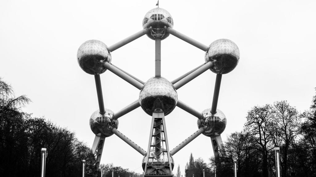 Imagen del Atomium, en Bruselas. Foto: Leonhard Niederwimmer/Unsplash.