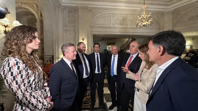 Page junto a representantes de las organizaciones agrarias y Cooperativas Agro-alimentarias en Bruselas.