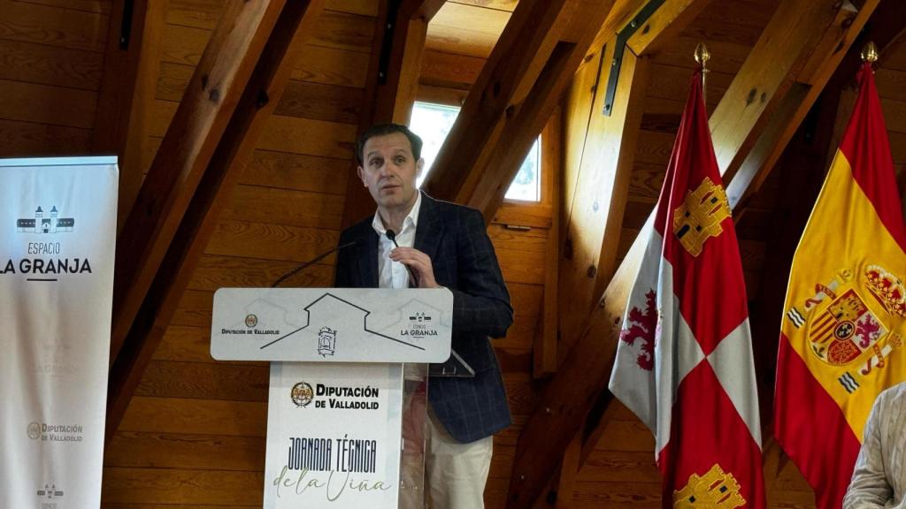 El presidente de la Diputación de Valladolid, Conrado Íscar, en la inauguración de la jornada técnica de la vid