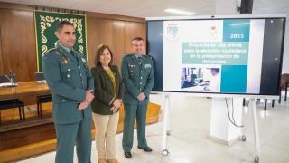 La subdelegada del Gobierno, Rosa María López, el teniente coronel jefe, Arturo Marcos Sánchez, y el comandante jefe de operaciones, Juan Antonio Álamo Montes