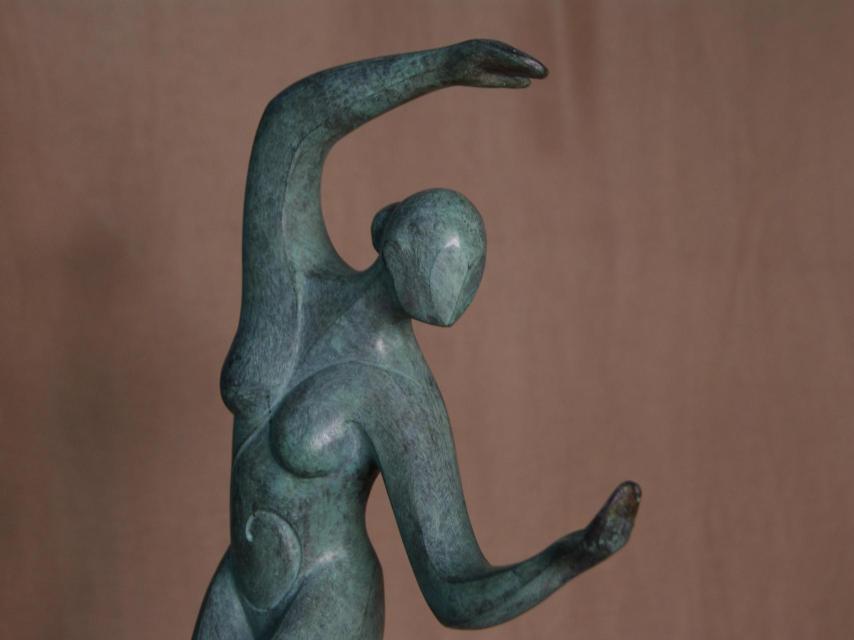 Escultura femenina Ana Hernando.