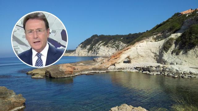 Montaje con una imagen de Cala Blanca en Jávea y Matías Prats