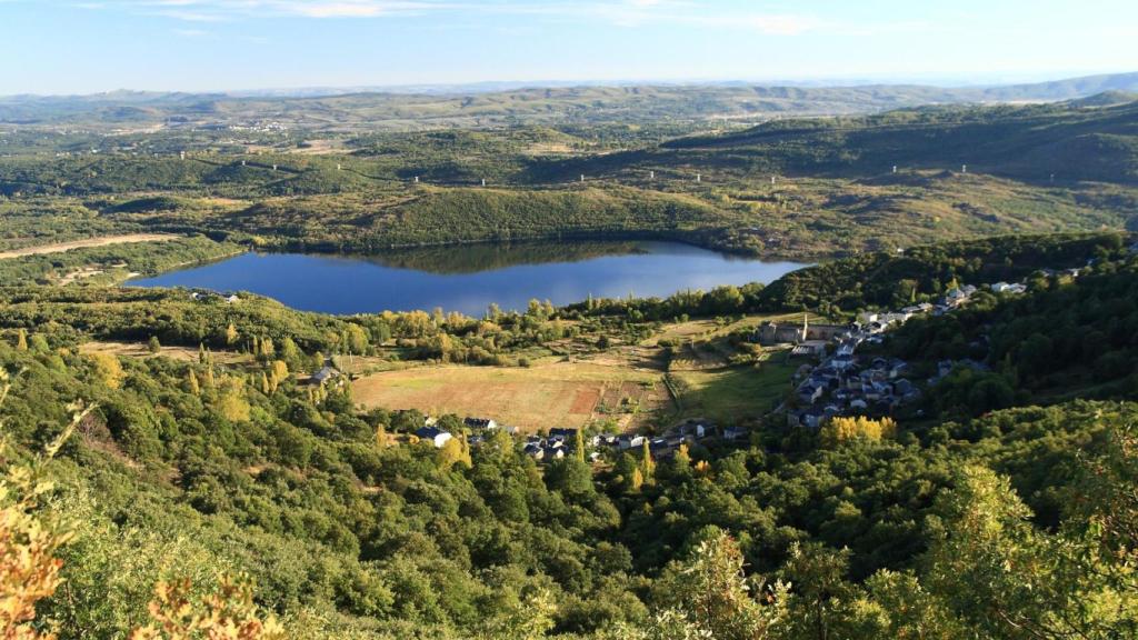 Lago glaciar Puebla de Sanabria en Zamora