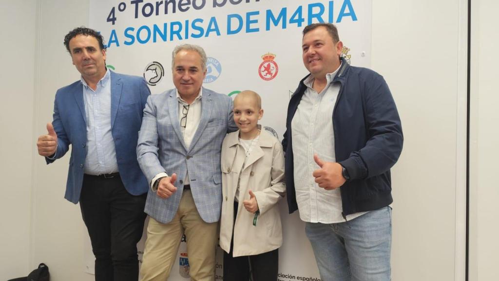 Torneo benéfico 'La sonrisa de María' en Villoria, presentación en la AECC Salamanca