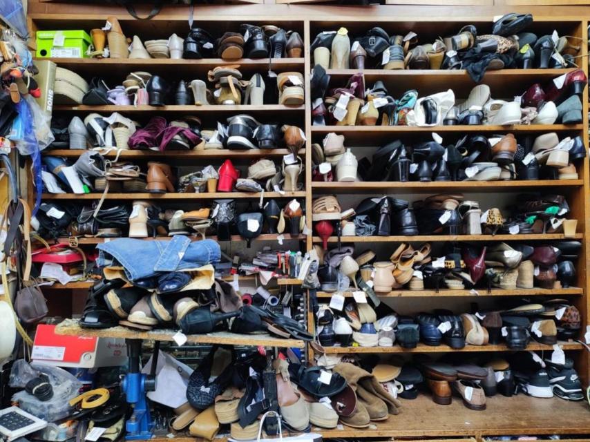 Zapatos amontonados en Mosquera.