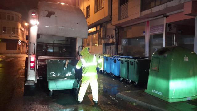Imagen de archivo de limpieza de contenedores en Ferrol.