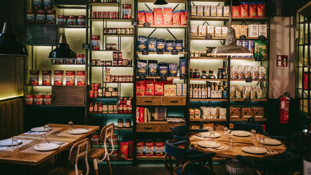 El interior de la pizzería.