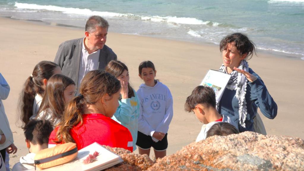Un programa municipal conciencia a los escolares de A Coruña sobre el cuidado del mar