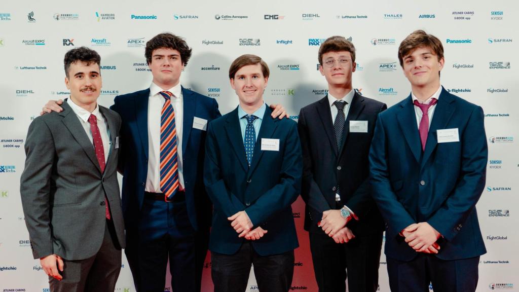 El grupo de estudiantes de la UDIT responsables del proyecto RAISS.