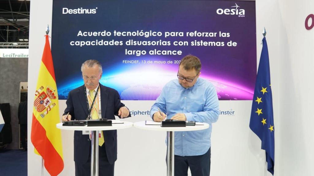 Luis Furnells, presidente y CEO de Gruo Oesía, y Mikhail Kokorich, fundador de Destinus.