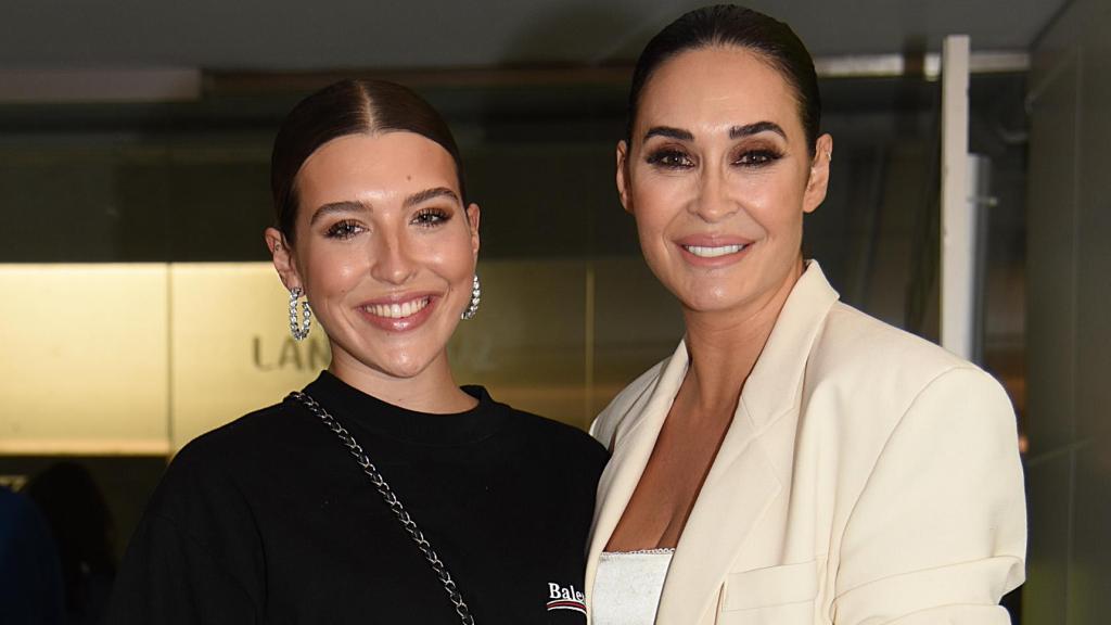 Alba Díaz y Vicky Martín Berrocal, en un acto en Sevilla.