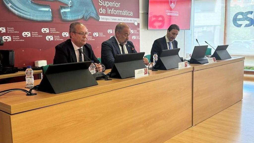 Presentación de la Cátedra de Ciberseguridad de Castilla-La Mancha durante la XXVIII edición de la Conferencia Iberoamericana de Ingeniería del Software (CIbSE 2025).