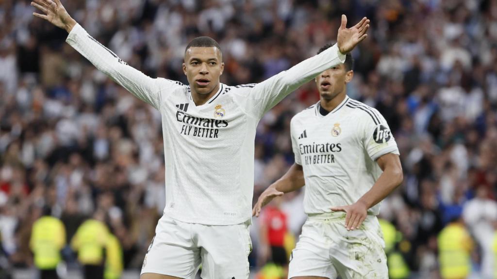 El delantero francés, Kylian Mbappé, celebra un gol en el Santiago Bernabéu.