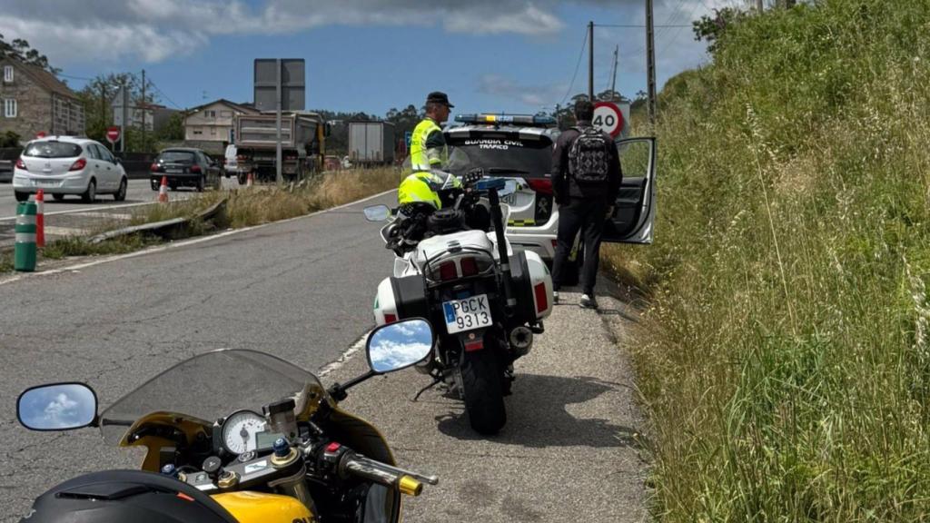 Interceptan en la A-55 en Mos (Pontevedra) a un motorista que circulaba sin carné ni seguro