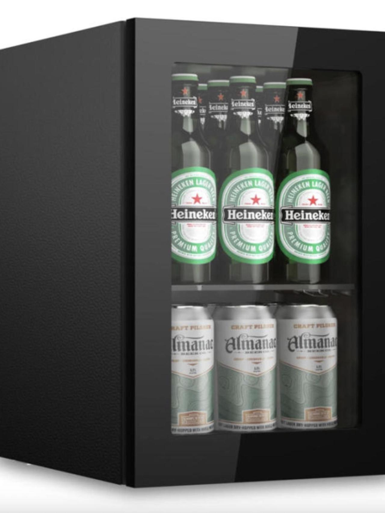 Este mini refrigerador de Walmart cuenta con decenas de reseñas positivas.