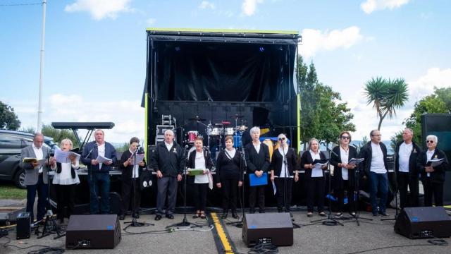 El grupo de musicoterapia de Abegondo y Palavea en una jornada organizada por la Acocem