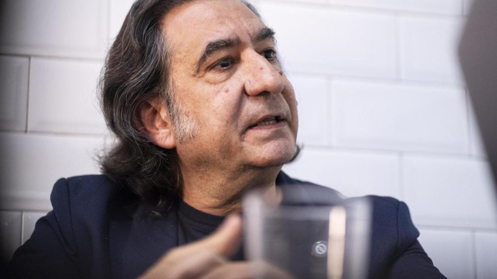 Ángel Antonio Herrera retratando con su mordacidad y poética habitual grandes perfiles femeninos patrios.