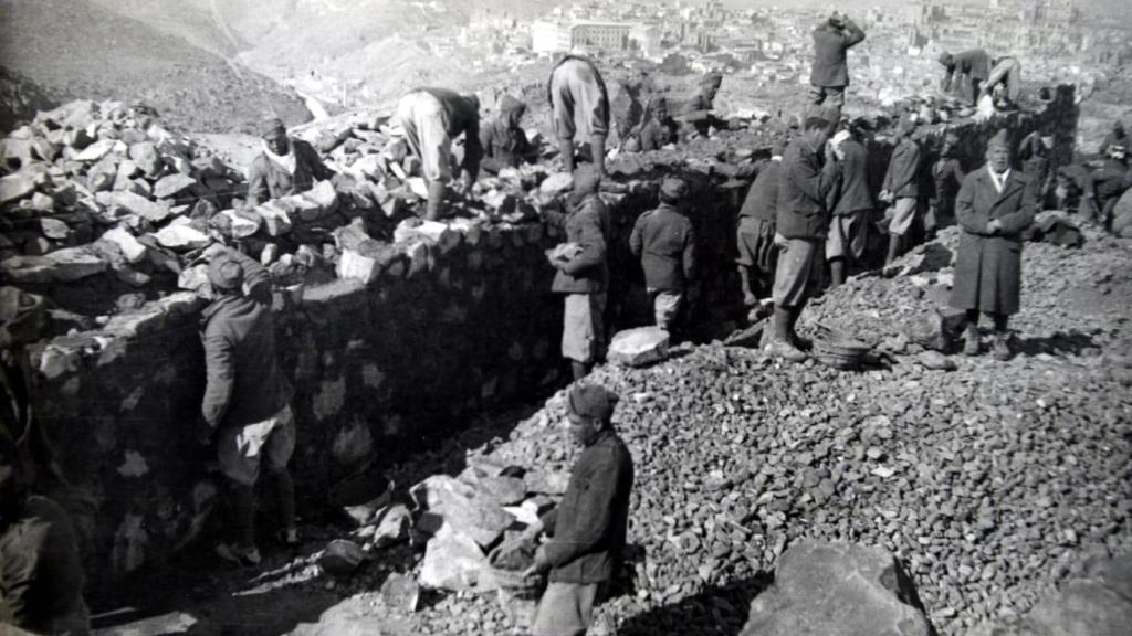 Presos construyendo la academia militar en Toledo.