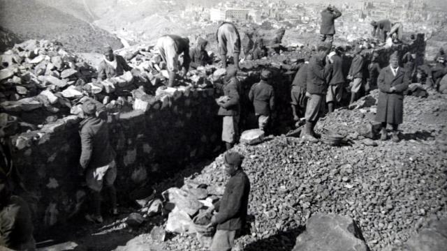 Presos construyendo la academia militar en Toledo.