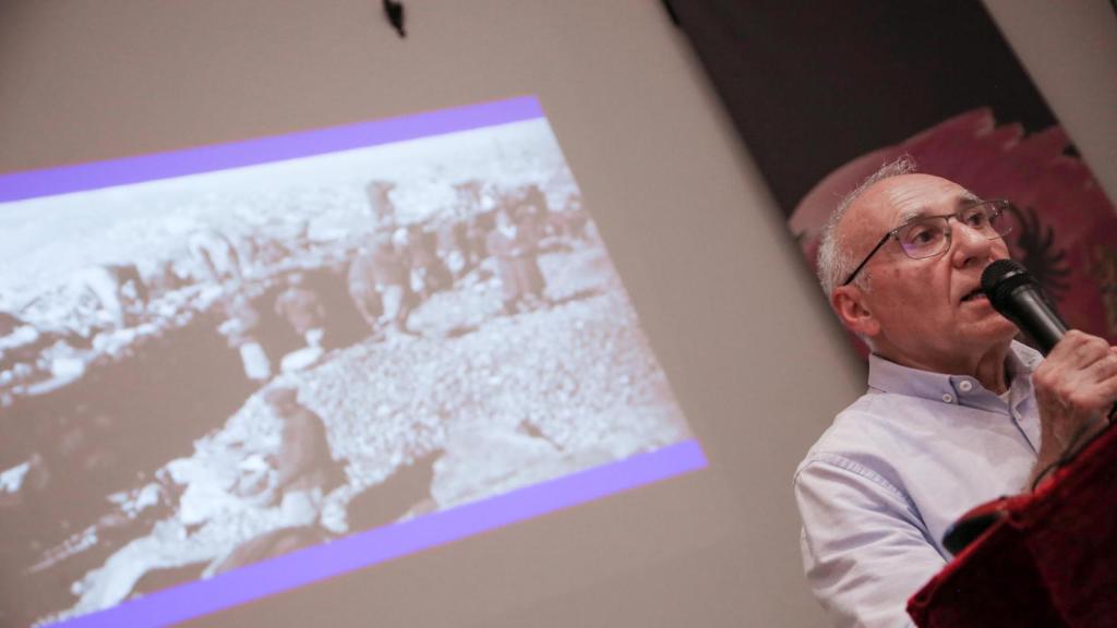 Presentación del libro en el Centro Cívico de Santa Bárbara.