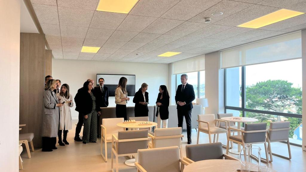 Imagen de la visita en la entrega de llaves.