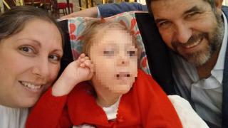 Mercedes junto a su hija Lucía y su marido Gabriel