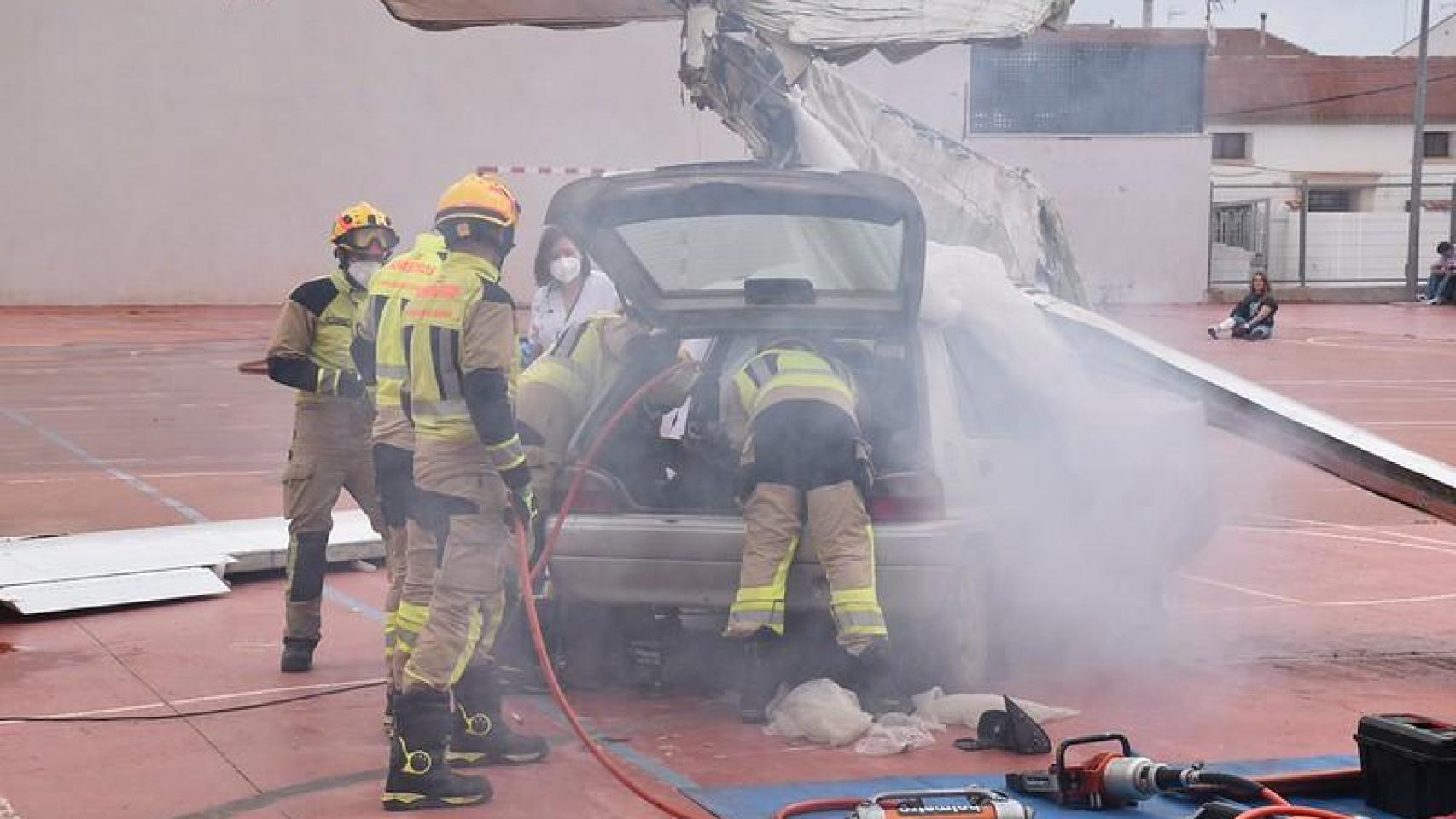 Más de 150 efectivos participan en un simulacro de accidente aéreo en Villanueva de Alcardete