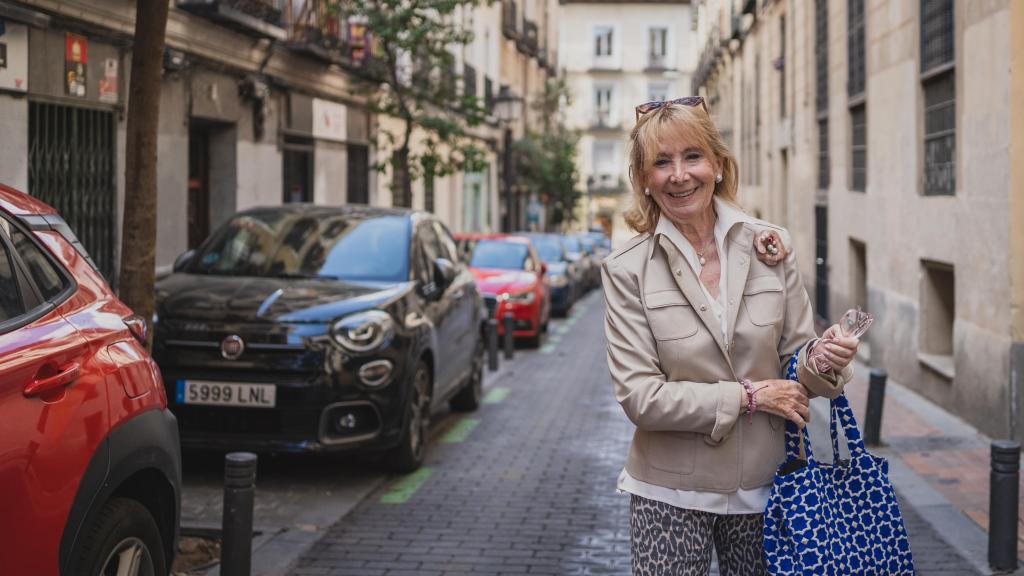 Esperanza Aguirre en una céntrica calle de Madrid, antes de realizar la entrevista.