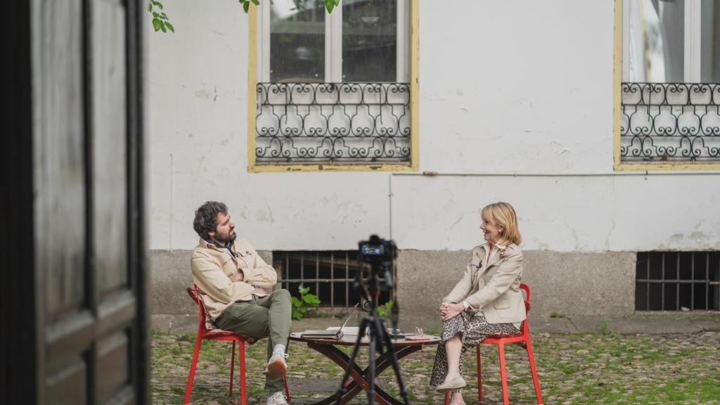 Así quedó la zona picnic en el patio habilitada para la entrevista.