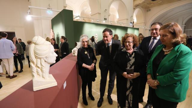 Carlos Velázquez y Conchi Cedillo durante la inauguración de la exposición.