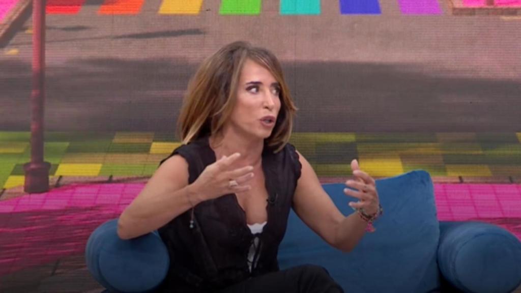 María Patiño presentando 'La familia de la tele' en RTVE