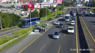 Un coche ardiendo en Alfonso Molina, en A Coruña.