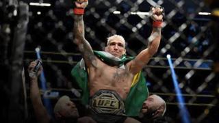 Charles Oliveira, durante su reinado como campeón del peso ligero de la UFC