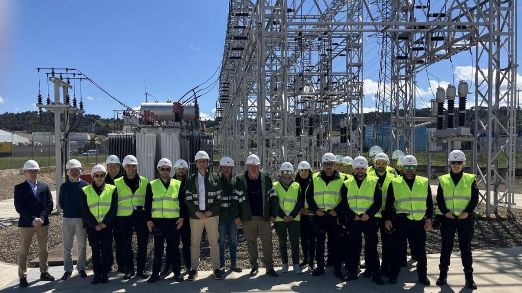 Visita de los agentes a la subestación palentina de Los Ángeles