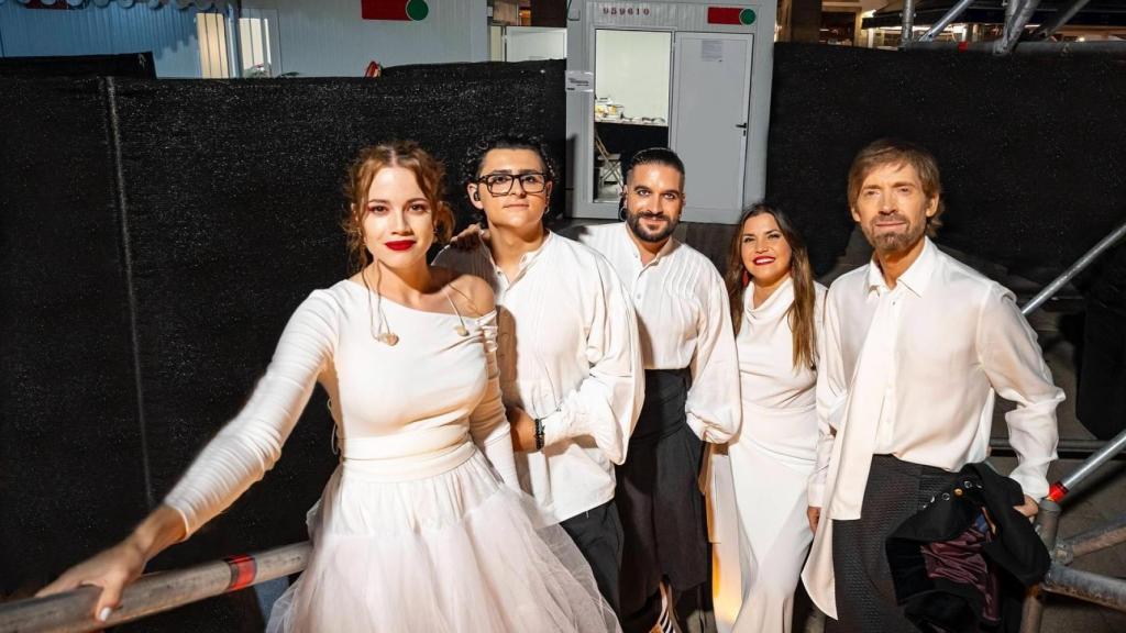 Budiño y su grupo de izquierda a derecha: Tania, Andrés, Fran, Inés y el propio Budiño.