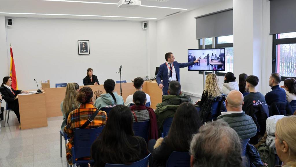 Recreación de un juicio en al Sala de Vistas de la UEMC