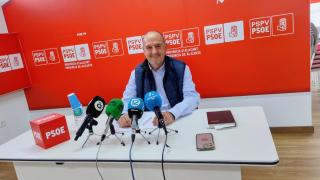 El exsecretario general del PSOE de Alicante, Miguel Millana,  en la sede provincial del partido.