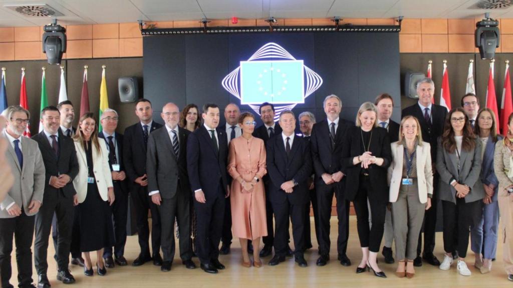 Page con la delegación española en el Comité Europeo de las Regiones