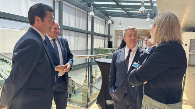 José Manuel Caballero junto a Emiliano García-Page este jueves en Bruselas.