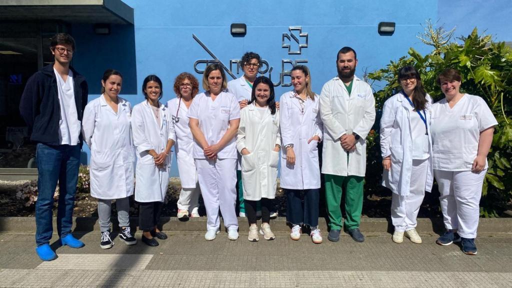 Teresa Castro junto al equipo del Centro de Salud de Vimianzo (A Coruña)