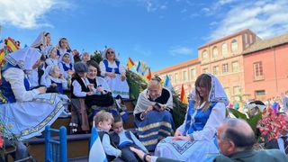 Miles de personas rinden homenaje al campo en el gran desfile de San Isidro de Talavera de la Reina