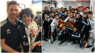 Xabi Alonso, junto a Jacobo Ramón y la plantilla del Infantil A del Real Madrid que dirigió en la 2018/19