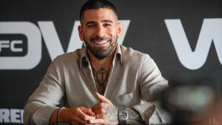 Ilia Topuria en la presentación de WOW 19.