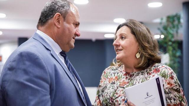 Los consejeros Julián Martínez Lizán y Patricia Franco poco antes de la primera reunión del Observatorio Regional de Impacto de los Aranceles.