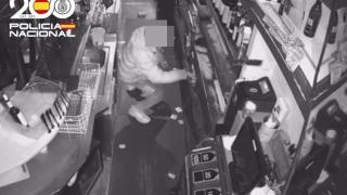 Imagen del detenido robando en un bar el pasado mes de marzo