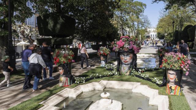 Uno de los rincones de Burgos decorado de flores