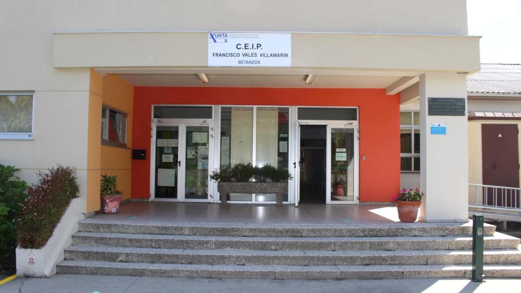 Fachada del colegio.